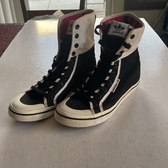 ADIDAS Originals Women’s Hi Top Shoes Size 7 US - Picture 1 of 8